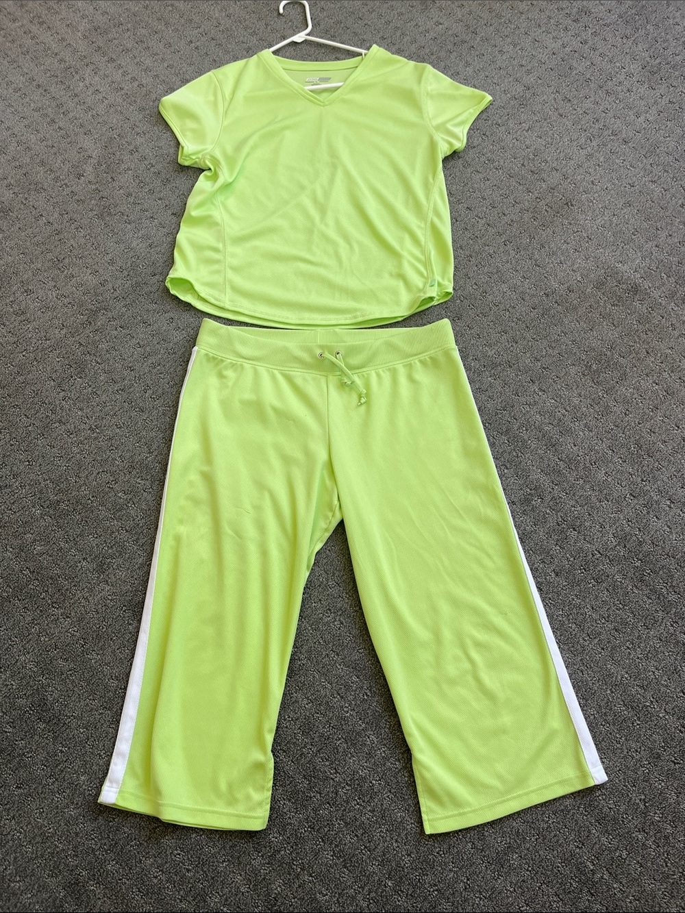 Jockey Sport V‑Neck Performance Top in Lime Top & Bottom Set